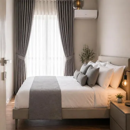 Casa Amore- Minimal Chic *