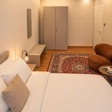 Casa Amore- Minimal Chic Katanya